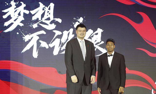  太阳杜兰特首秀惊艳，三巨头剑指总冠军  